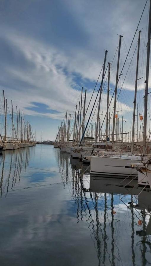Unique, Stylish Studio Near Beaches Αθήνα Εξωτερικό φωτογραφία