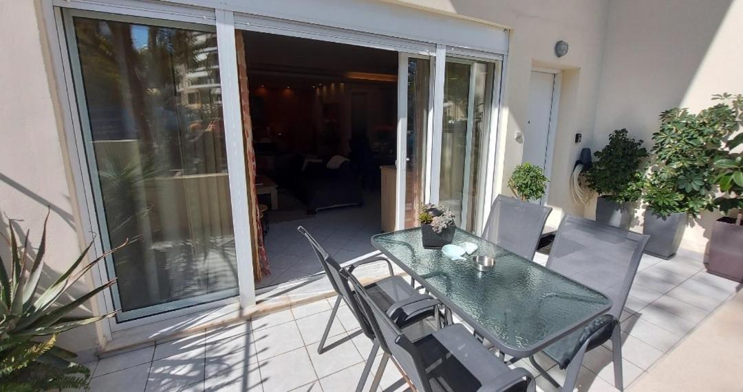 Unique, Stylish Studio Near Beaches Αθήνα Εξωτερικό φωτογραφία