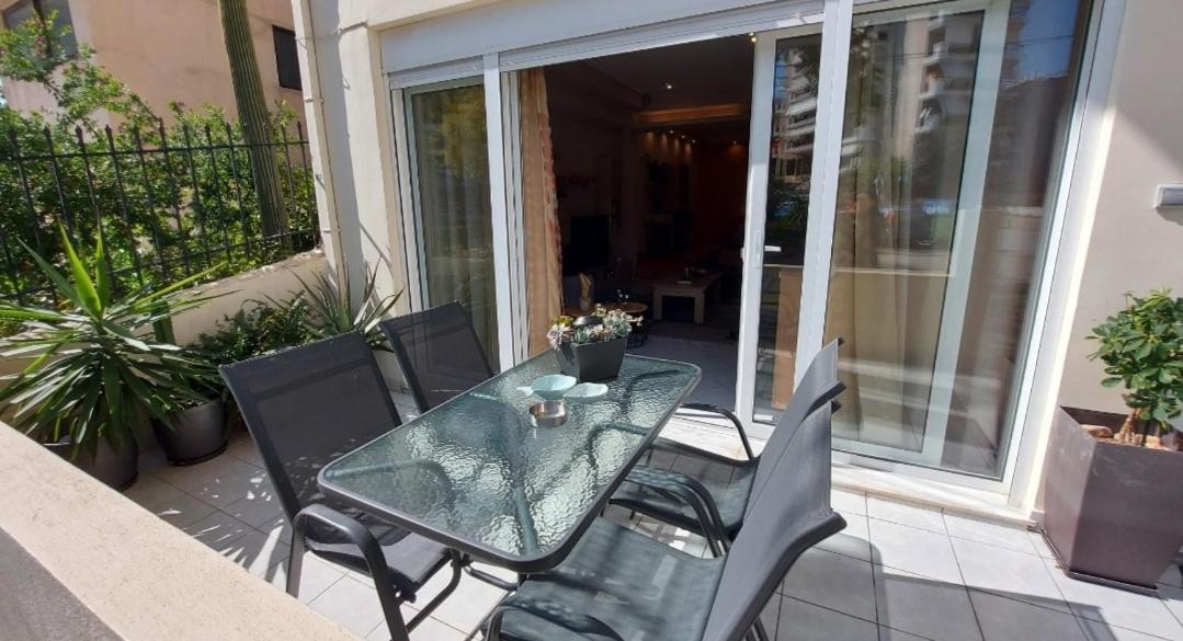 Unique, Stylish Studio Near Beaches Αθήνα Εξωτερικό φωτογραφία